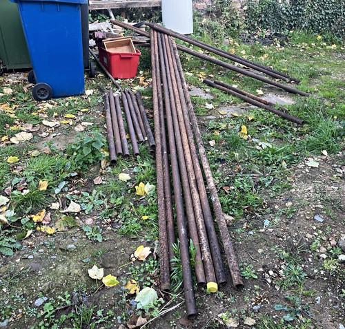 Metal scaffolding poles tubes - metal, poles/tubes