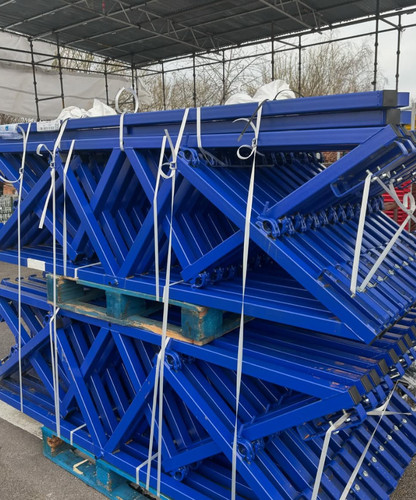 Scaffolding loading bay - loading,