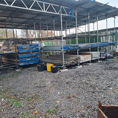 Scaffold tube and - scaffold,